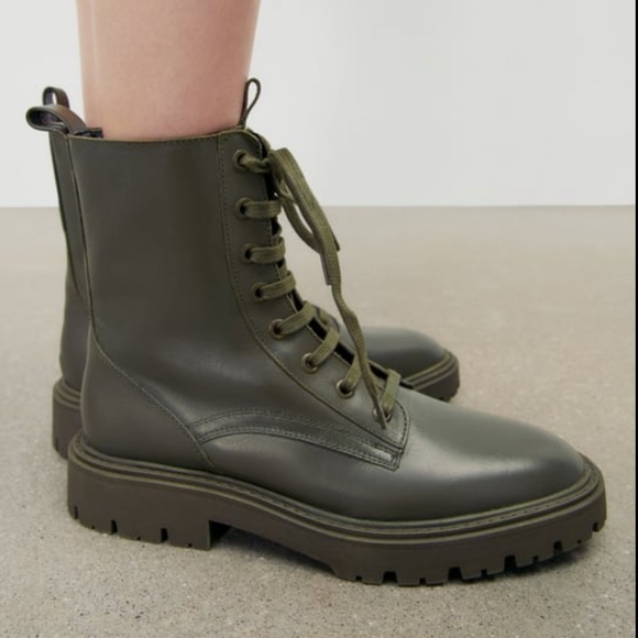 NWT leather lace up flat ankle boots - Picture 2 of 9